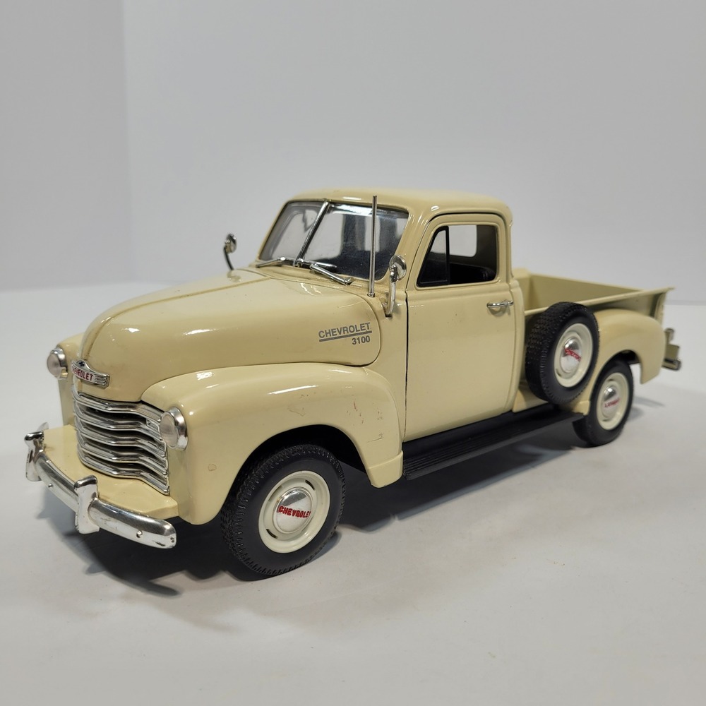 Welly 1953 Chevrolet 3100 Pickup Truck 1/18 Scale Diecast Model Cream Chevy